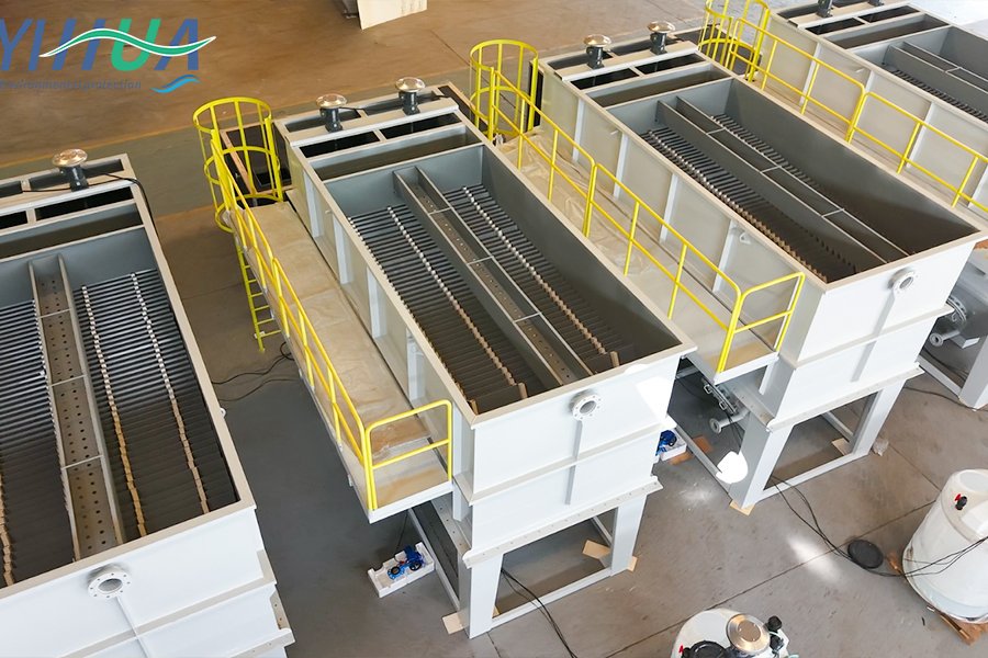 How do I choose the right combination of lamella clarifier, dissolved air flotation unit, and integrated wastewater treatment equipment for my project?